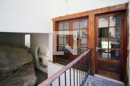 Casa à venda com 648m², 4 quartos e 4 vagas Casa à venda com 648m², 4 quartos e 4 vagasÁrea externa