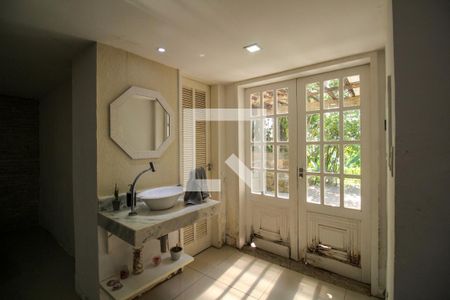 Casa à venda com 648m², 4 quartos e 4 vagas Casa à venda com 648m², 4 quartos e 4 vagasSala