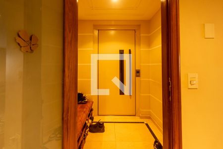 Hall de entrada de apartamento à venda com 4 quartos, 220m² em Vila Uberabinha, São Paulo