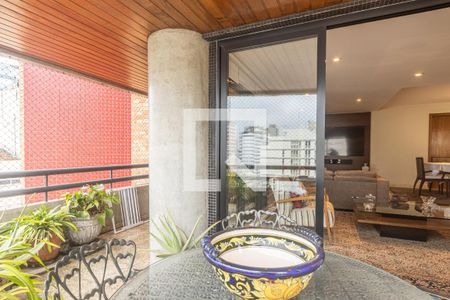 Sacada de apartamento à venda com 4 quartos, 220m² em Vila Uberabinha, São Paulo