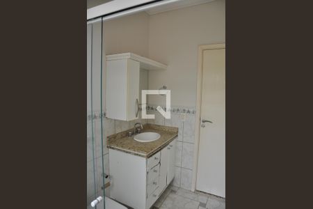 Casa para alugar com 243m², 4 quartos e 10 vagasBanheiro 2