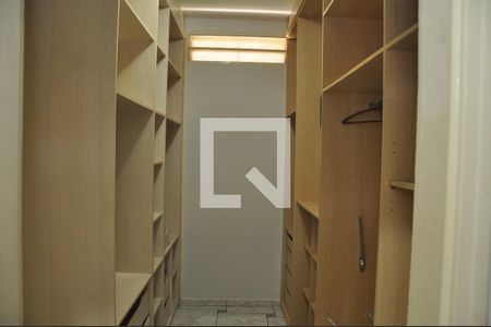 Casa para alugar com 243m², 4 quartos e 10 vagasCloset do quarto 4
