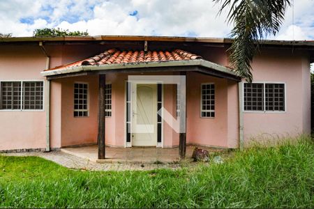 Casa para alugar com 243m², 4 quartos e 10 vagasFachada
