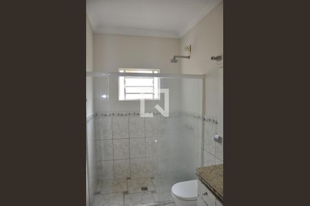 Casa para alugar com 243m², 4 quartos e 10 vagasBanheiro 2