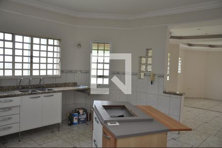 Casa para alugar com 243m², 4 quartos e 10 vagasCozinha