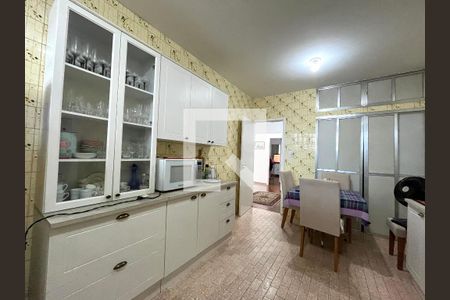 Casa à venda com 270m², 2 quartos e 3 vagasCozinha 
