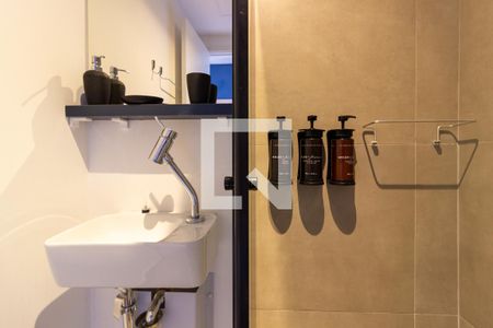 Banheiro de kitnet/studio para alugar com 1 quarto, 18m² em Jardim Paulista, São Paulo