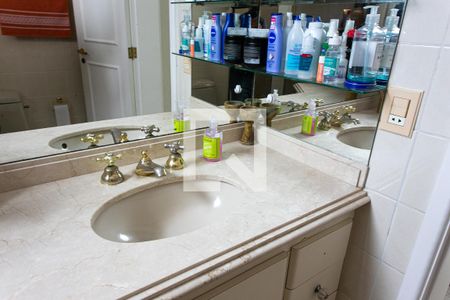 Apartamento à venda com 115m², 3 quartos e 3 vagasQuarto 3 Banheiro