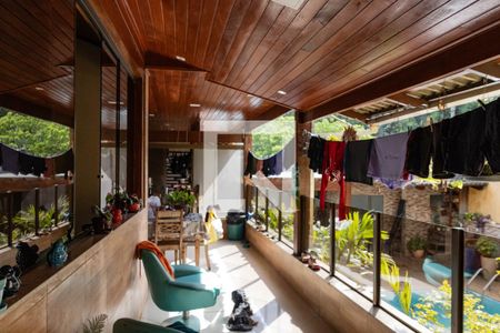 Casa à venda com 300m², 4 quartos e 2 vagasÁrea Externa