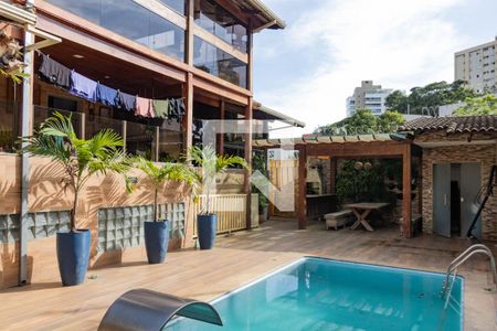 Casa à venda com 300m², 4 quartos e 2 vagasPiscina