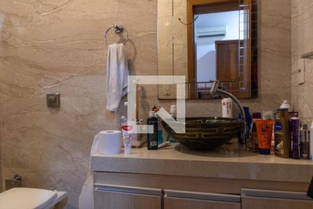 Casa à venda com 300m², 4 quartos e 2 vagasBanheiro da Suíte 1