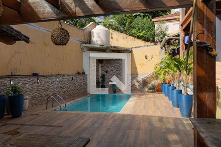 Casa à venda com 300m², 4 quartos e 2 vagasÁrea de Serviço