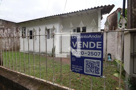 Casa à venda com 80m², 3 quartos e 2 vagasFachada
