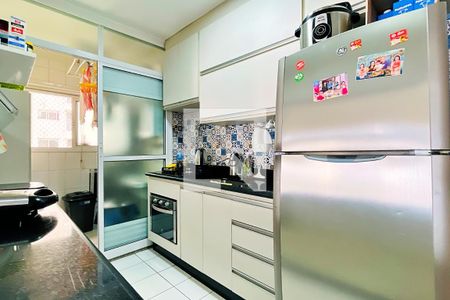 Apartamento à venda com 75m², 3 quartos e 2 vagas Apartamento à venda com 75m², 3 quartos e 2 vagasCozinha e Área de Serviço