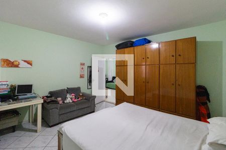 Casa à venda com 505m², 5 quartos e 4 vagas Casa à venda com 505m², 5 quartos e 4 vagasQuarto 2