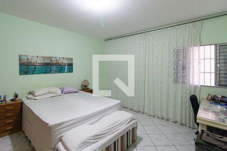 Casa à venda com 505m², 5 quartos e 4 vagas Casa à venda com 505m², 5 quartos e 4 vagasQuarto 2