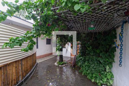 Casa à venda com 505m², 5 quartos e 4 vagas Casa à venda com 505m², 5 quartos e 4 vagasQuintal