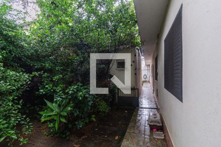 Casa à venda com 505m², 5 quartos e 4 vagas Casa à venda com 505m², 5 quartos e 4 vagasQuintal