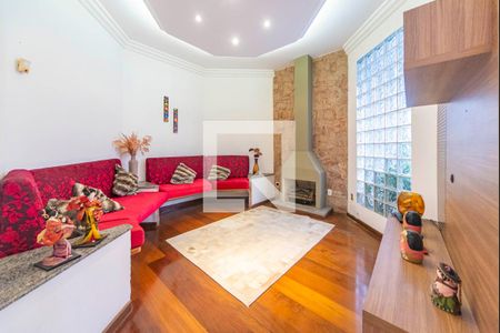 Sala de TV de casa para alugar com 4 quartos, 338m² em Vila Pires, Santo André