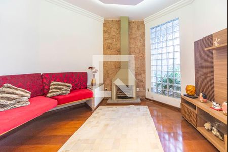 Sala de TV de casa para alugar com 4 quartos, 338m² em Vila Pires, Santo André