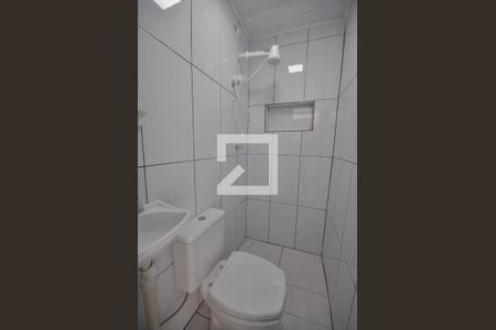 Banheiro de casa de condomínio para alugar com 1 quarto, 45m² em Vila Mazzei, São Paulo