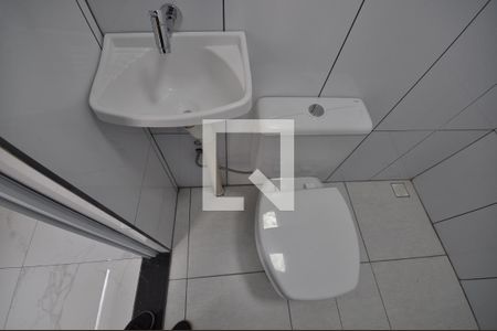 Banheiro de casa de condomínio para alugar com 1 quarto, 45m² em Vila Mazzei, São Paulo