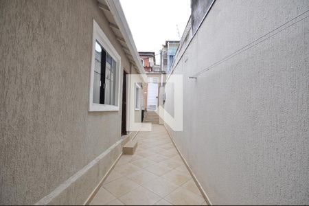 Corredor de entrada de casa de condomínio para alugar com 1 quarto, 45m² em Vila Mazzei, São Paulo
