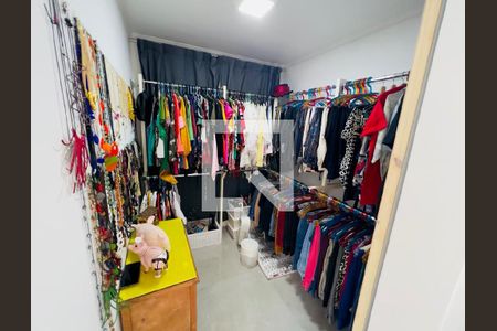 Apartamento à venda com 144m², 2 quartos e 2 vagas Apartamento à venda com 144m², 2 quartos e 2 vagasCloset