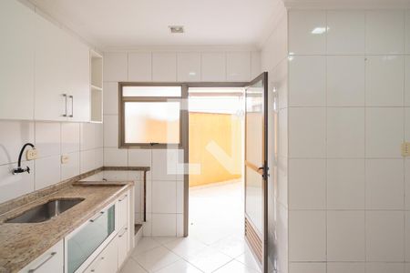 Cozinha de apartamento para alugar com 2 quartos, 74m² em Nova Gerti, São Caetano do Sul