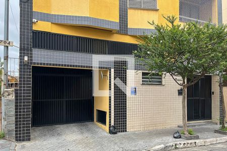 Apartamento para alugar com 74m², 2 quartos e 1 vagaFachada + plaquinha