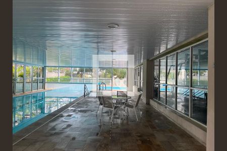 Apartamento para alugar com 180m², 3 quartos e 4 vagas Apartamento para alugar com 180m², 3 quartos e 4 vagasÁrea comum - Piscina