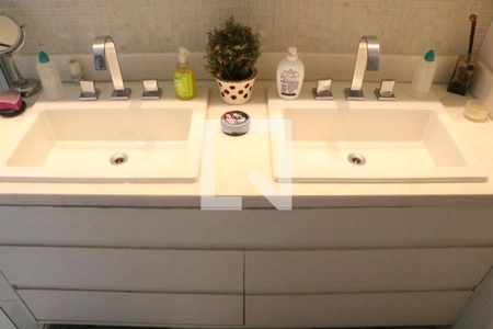 Apartamento para alugar com 180m², 3 quartos e 4 vagasBanheiro da Suíte 1