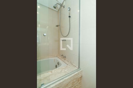 Apartamento à venda com 190m², 2 quartos e 2 vagasBanheiro da Suíte