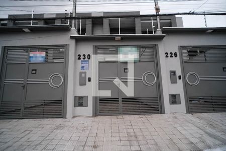 Casa à venda com 143m², 3 quartos e 2 vagas Casa à venda com 143m², 3 quartos e 2 vagasFachada