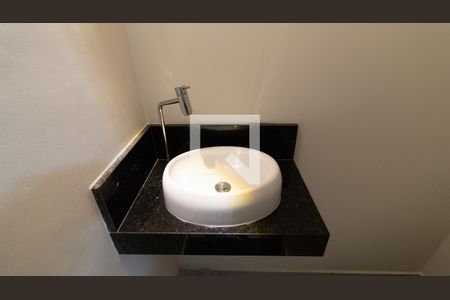 Casa à venda com 140m², 3 quartos e 2 vagas Casa à venda com 140m², 3 quartos e 2 vagasLavabo