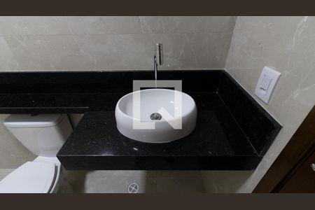 Casa à venda com 140m², 3 quartos e 2 vagas Casa à venda com 140m², 3 quartos e 2 vagasBanheiro da Suíte 2