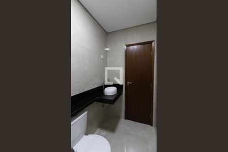 Casa à venda com 140m², 3 quartos e 2 vagas Casa à venda com 140m², 3 quartos e 2 vagasBanheiro da Suíte 2