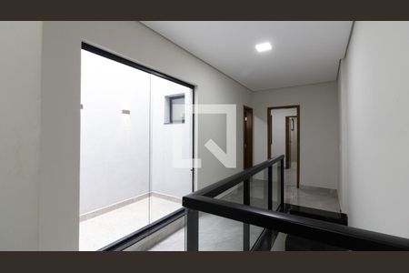Casa à venda com 140m², 3 quartos e 2 vagas Casa à venda com 140m², 3 quartos e 2 vagasBanheiro Corredor