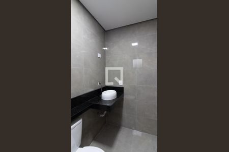 Casa à venda com 140m², 3 quartos e 2 vagas Casa à venda com 140m², 3 quartos e 2 vagasBanheiro