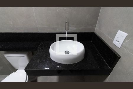 Casa à venda com 140m², 3 quartos e 2 vagas Casa à venda com 140m², 3 quartos e 2 vagasBanheiro