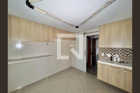 Casa de condomínio à venda com 215m², 3 quartos e 2 vagasCozinha