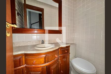 Casa de condomínio à venda com 215m², 3 quartos e 2 vagasLavabo