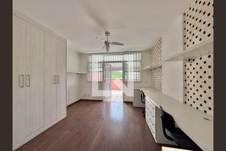 Casa de condomínio à venda com 215m², 3 quartos e 2 vagasSuíte 3