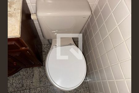 Casa de condomínio à venda com 215m², 3 quartos e 2 vagasLavabo