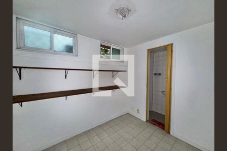 Casa de condomínio à venda com 215m², 3 quartos e 2 vagasQuarto de Serviço