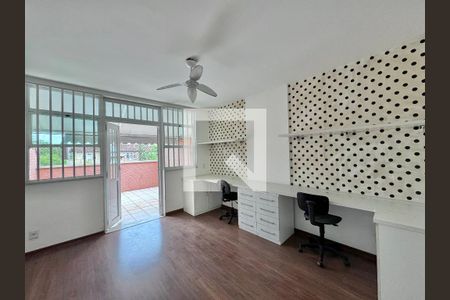 Casa de condomínio à venda com 215m², 3 quartos e 2 vagasSuíte 3