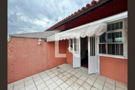Casa de condomínio à venda com 215m², 3 quartos e 2 vagasSuíte 3 - Varanda