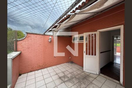 Casa de condomínio à venda com 215m², 3 quartos e 2 vagasTerraço