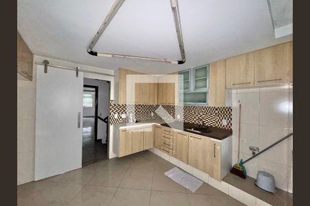 Casa de condomínio à venda com 215m², 3 quartos e 2 vagasCozinha