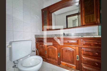 Casa de condomínio à venda com 215m², 3 quartos e 2 vagasBanheiro da Suíte 2